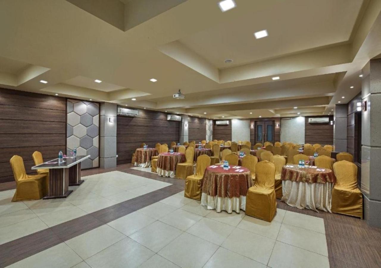 Meritas Crystal Resort Lonavala Ngoại thất bức ảnh