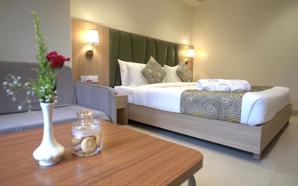 Meritas Crystal Resort Lonavala Ngoại thất bức ảnh